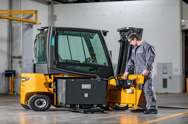 • Maquinaria industrial
• Mantenimiento preventivo y correctivo de montacargas
• Maquinaria agrícola
• Compra, venta y renta de montacargas
• Mantenimiento y reparaciones de línea automotriz
• Importación de repuestos
• Logística de carga y descarga
• Trabajo de pintura a maquinaria industrial
• Servicio de torno
• Capacitación del personal para el buen uso de montacargas